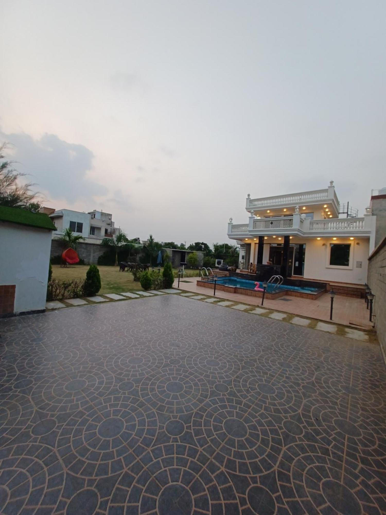Greystone Villa, Swiming Pool , Bbq , Big Garden, Pool Table, Party Speaker, Bathtub, Kitchen, 15Mins To Golden Temple Αμριτσάρ Εξωτερικό φωτογραφία